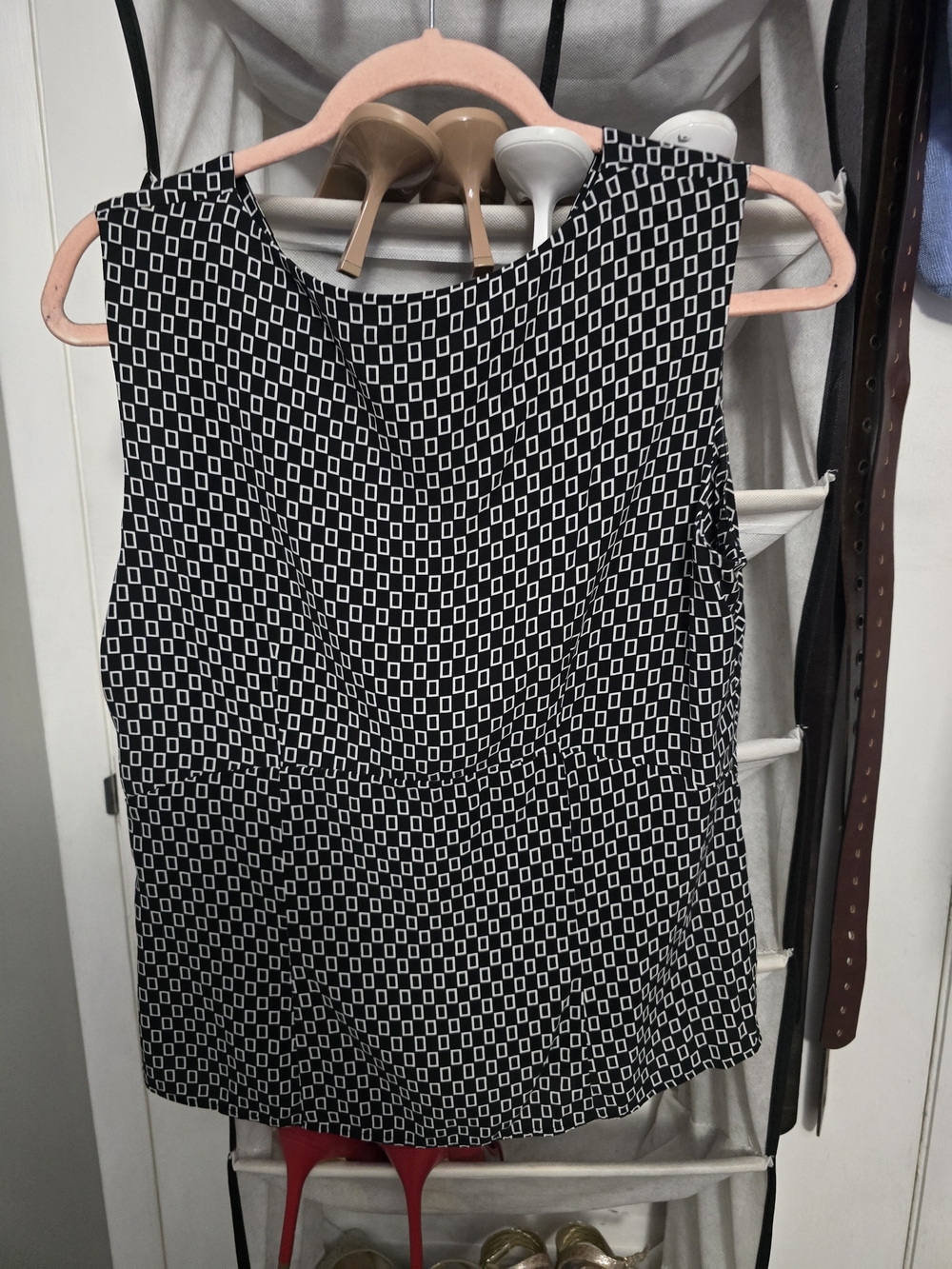 Liz Clairborne Black & White Geometric Sleeveless Top